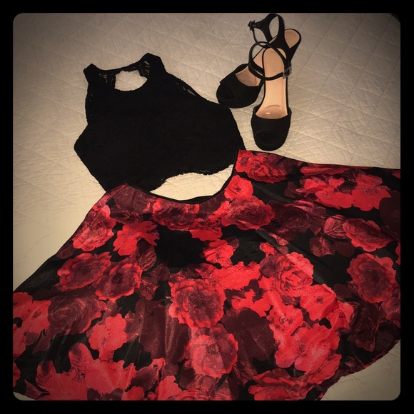 Stunning two piece dress - Picture 1 of 8